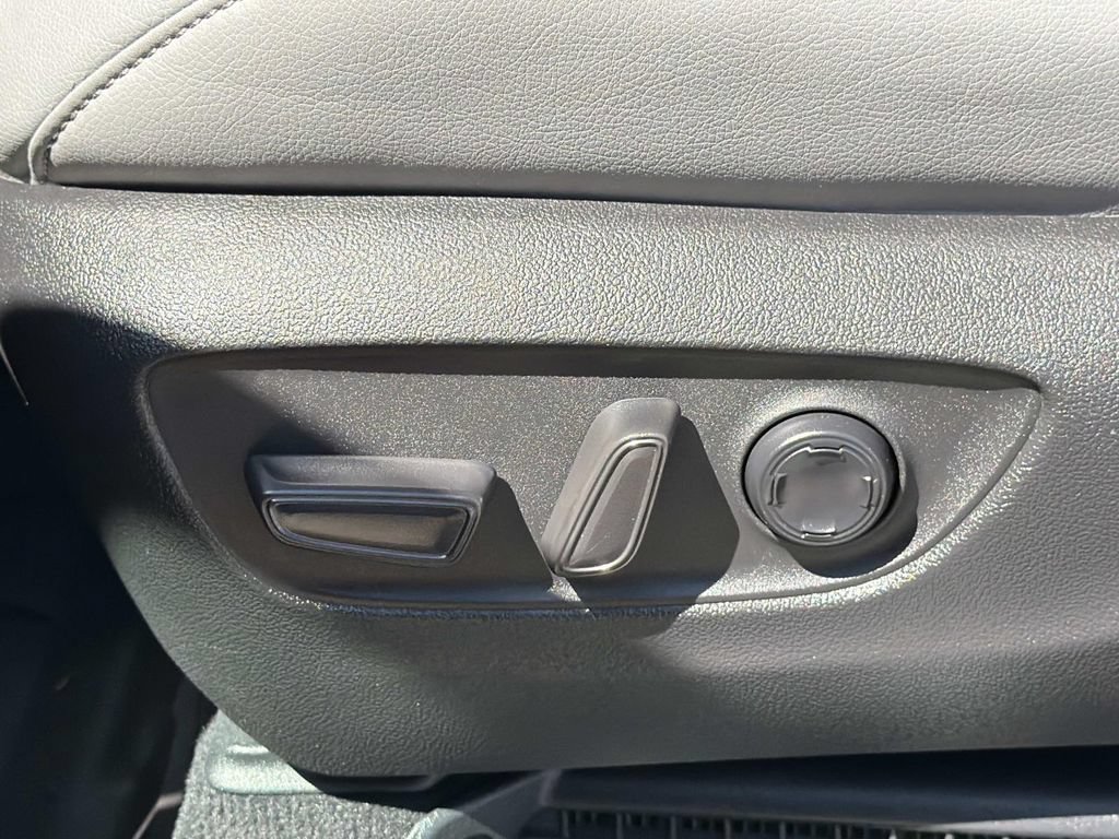 Used 2022 Toyota Sienna Limited AWD/4WD image 24