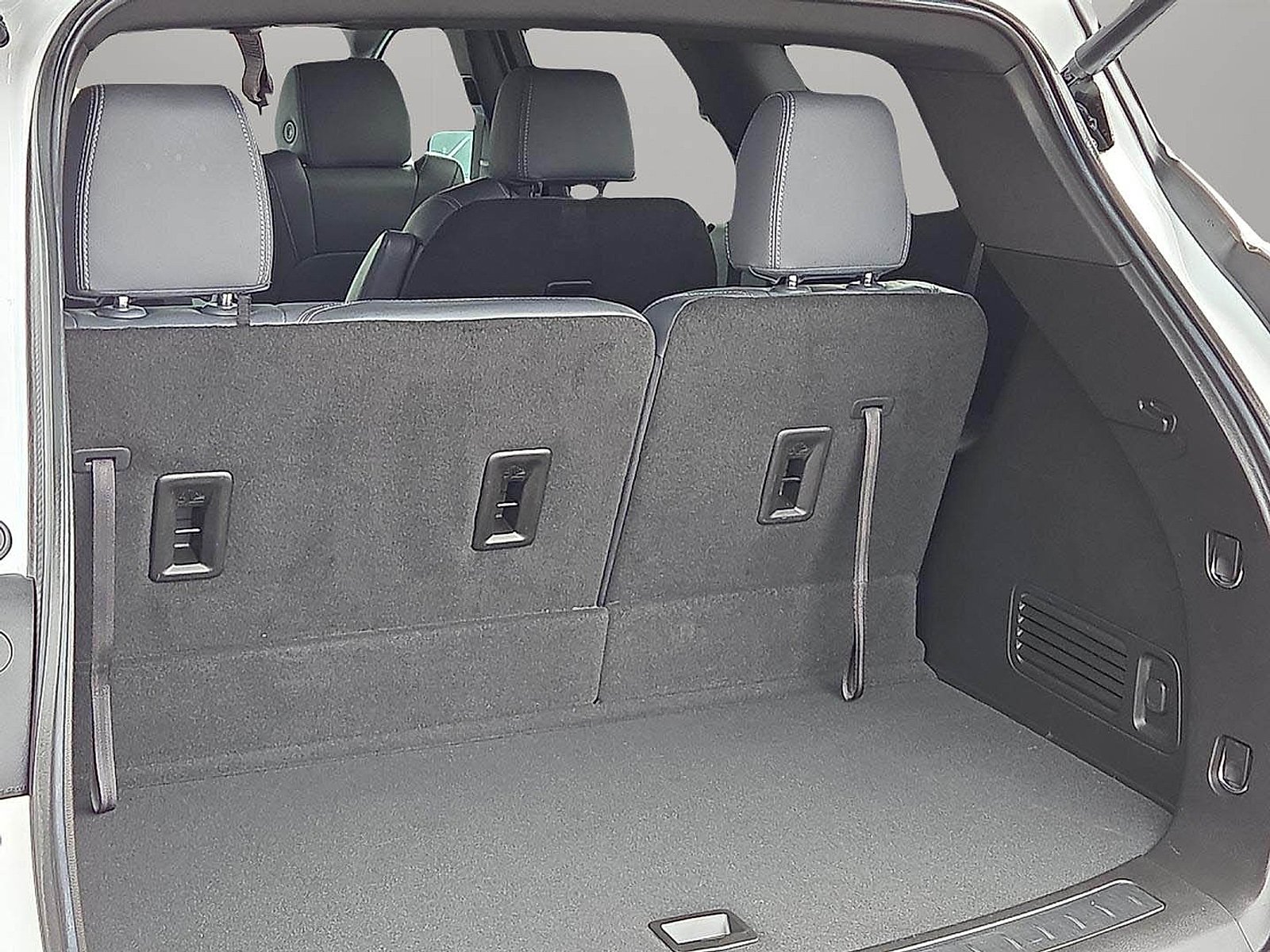 Used 2024 Buick Enclave Essence image 8