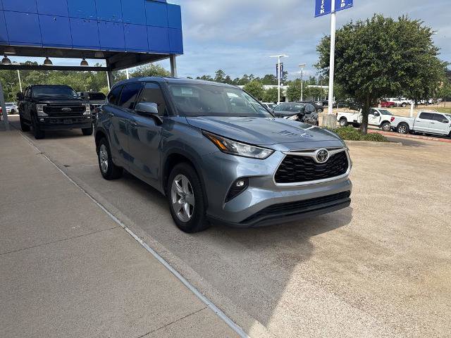 Used 2020 Toyota Highlander LE FWD image 2