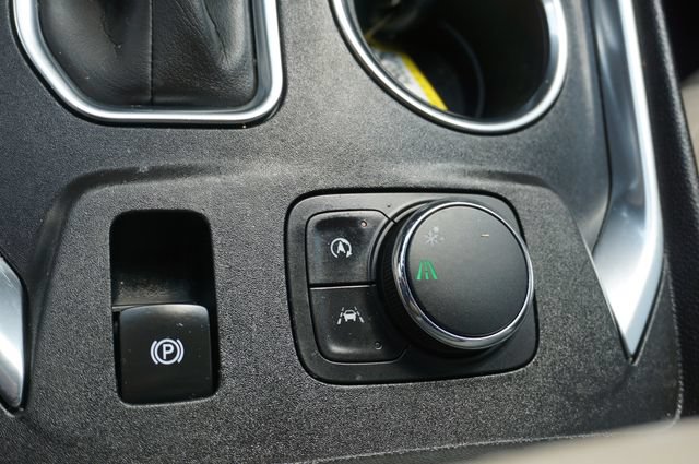 Used 2022 Chevrolet Traverse LS FWD image 27