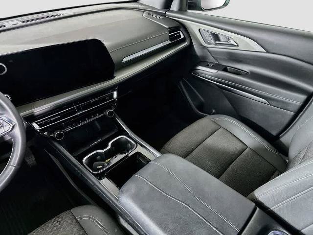 Used 2024 Chevrolet Traverse LT w/ LPO, Floor Liner Package FWD image 11