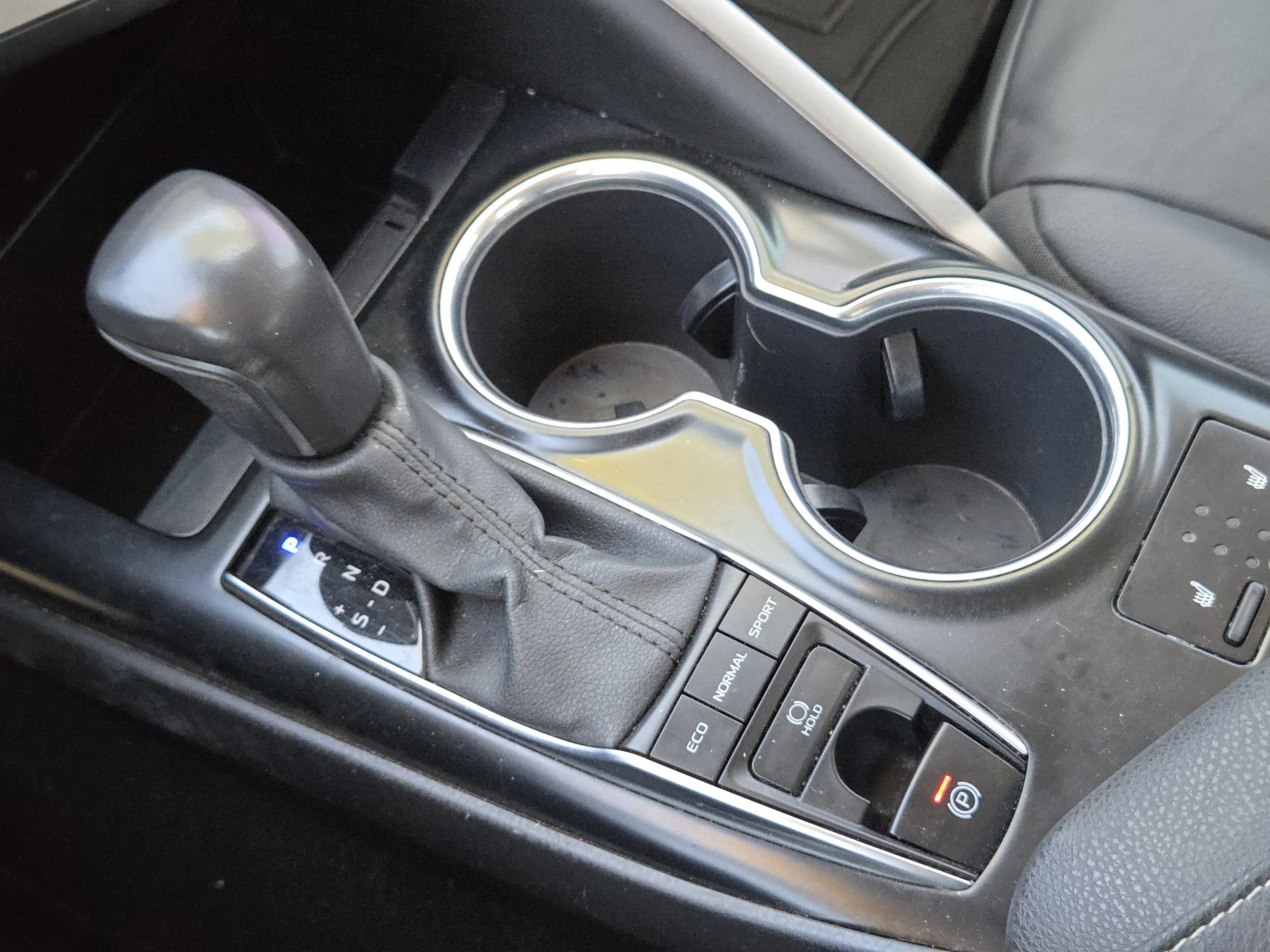 Used 2020 Toyota Camry XSE image 19