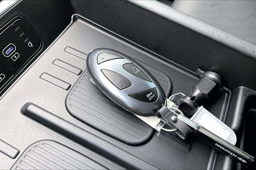 Used 2026 Hyundai Santa Fe SEL FWD image 11