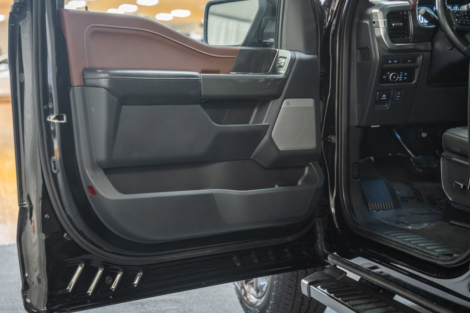 Certified 2023 Ford F150 Lariat w/ Equipment Group 502A High image 50