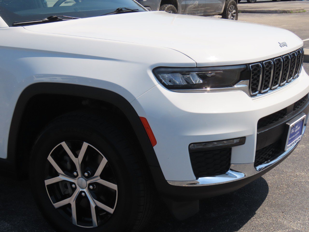 Used 2024 Jeep Grand Cherokee L Limited RWD image 5