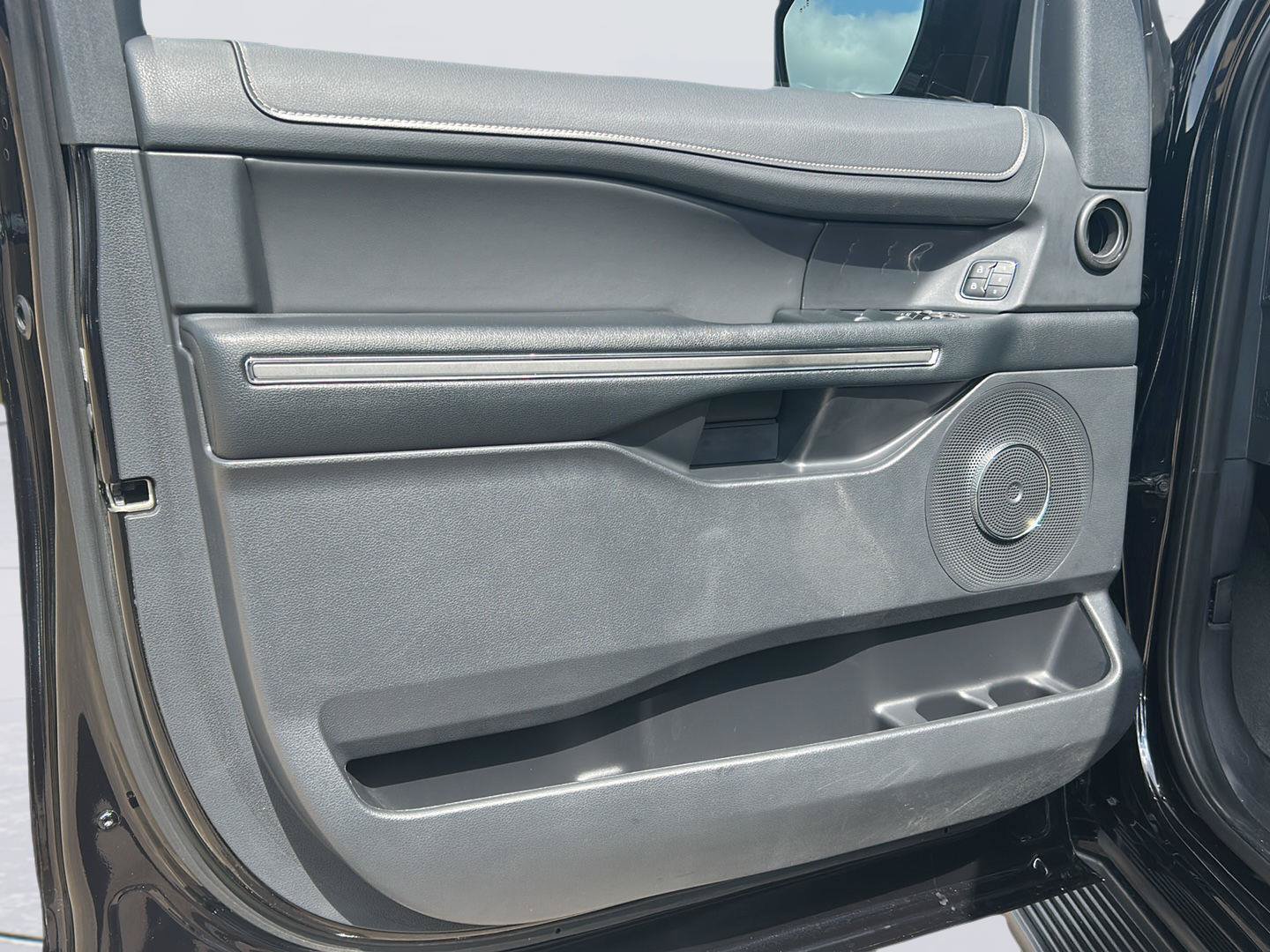 Certified 2024 Ford Expedition XLT RWD image 8