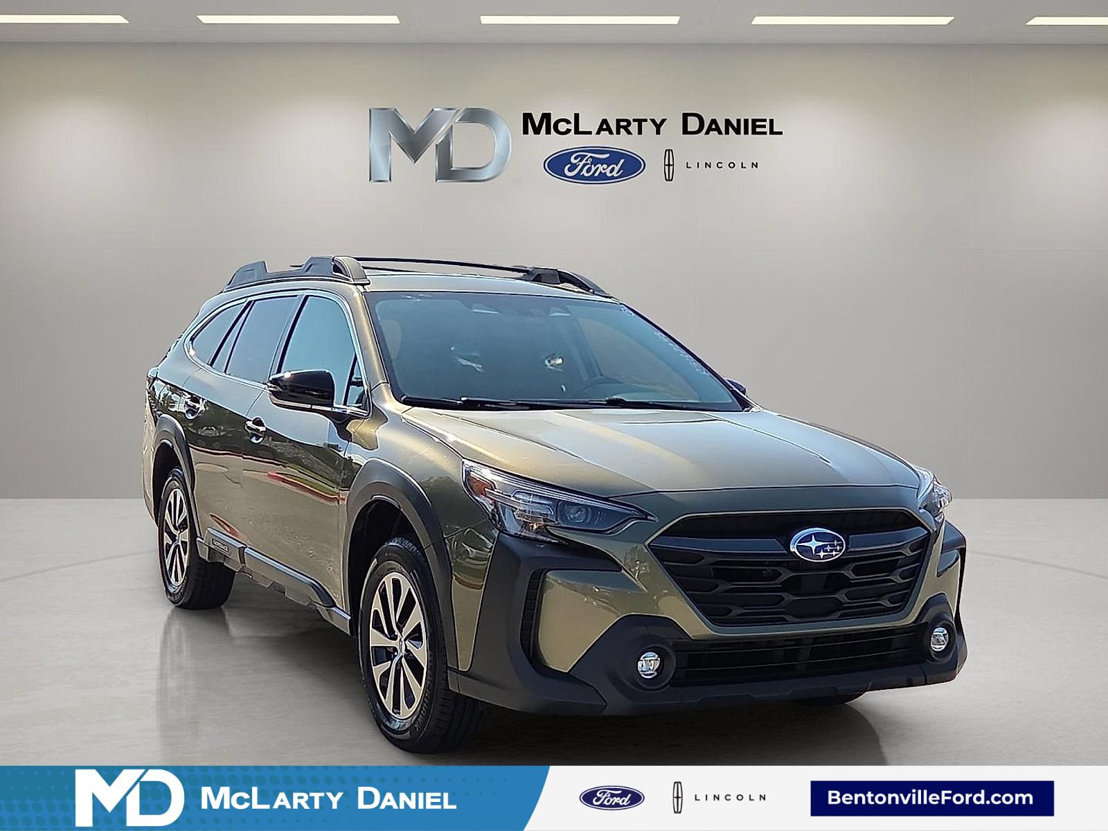 Used 2024 Subaru Outback Premium AWD/4WD image 1