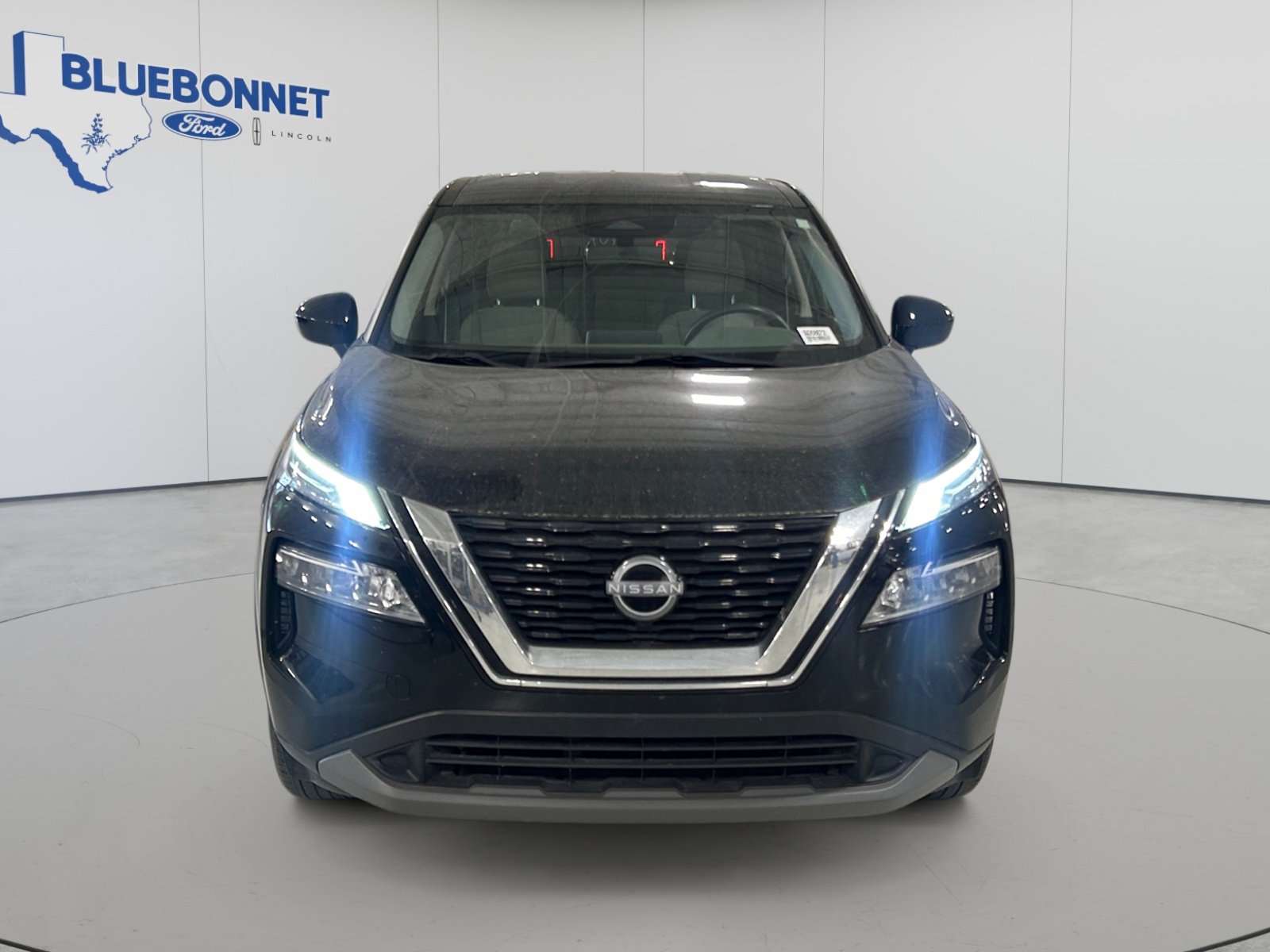 Used 2023 Nissan Rogue SV AWD/4WD image 2