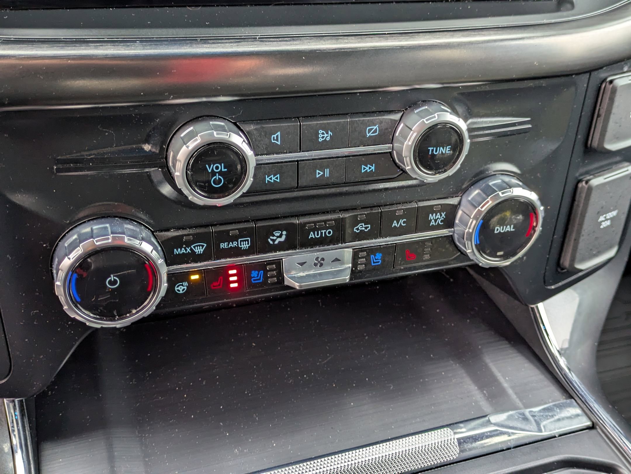 Certified 2023 Ford F150 Lariat w/ Equipment Group 502A High image 25