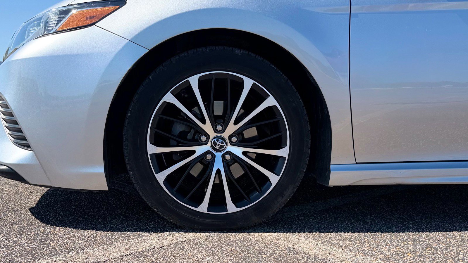 Used 2020 Toyota Camry SE FWD image 14