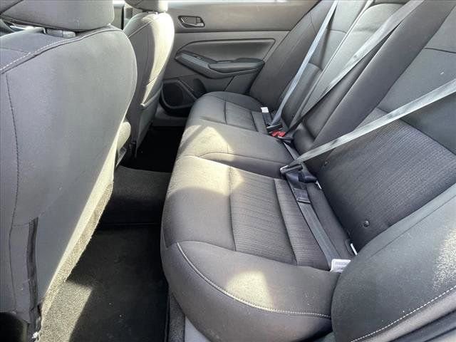 Used 2024 Nissan Altima 2.5 SV image 13