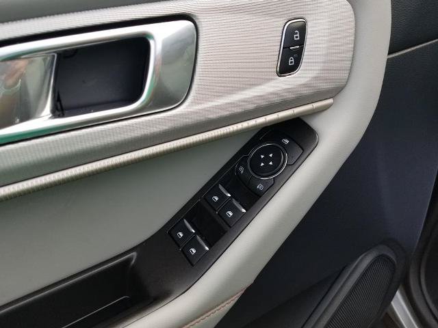 Certified 2025 Ford Explorer Active w/ Active Comfort Package AWD/4WD image 11