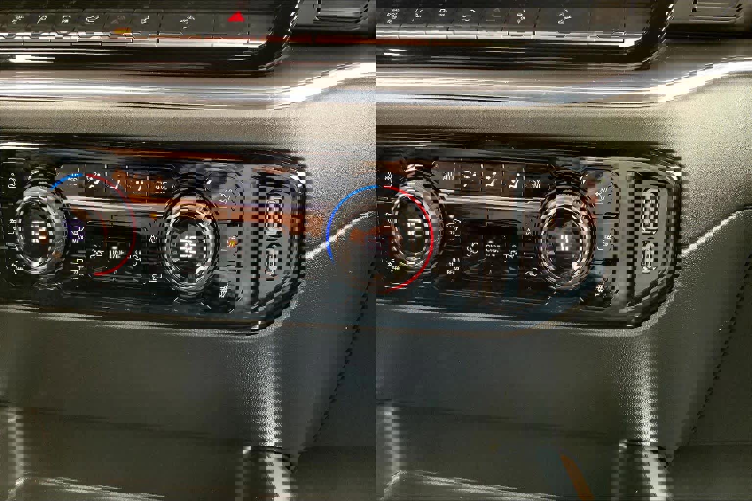 Used 2025 Chevrolet Silverado 2500 High Country w/ Technology Package image 34