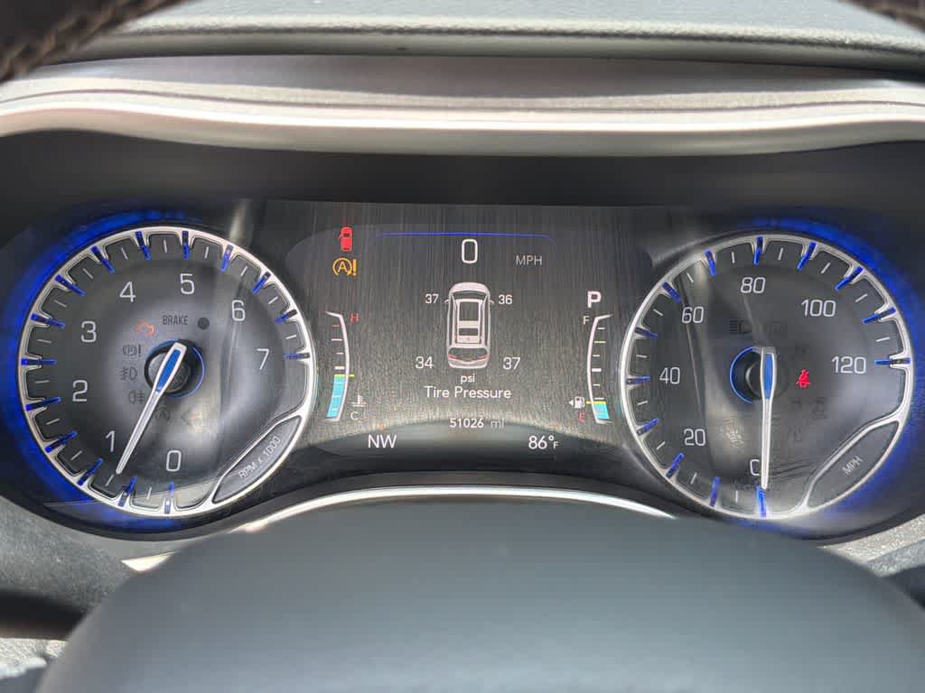 Used 2023 Chrysler Pacifica Touring-L FWD image 25