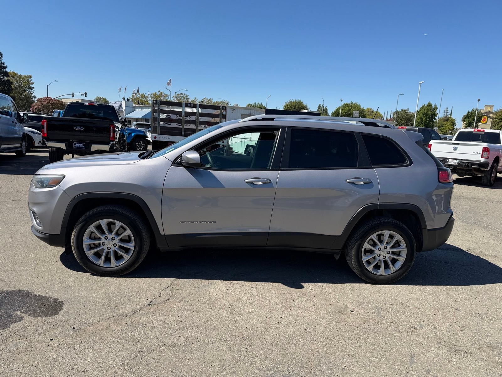 Used 2020 Jeep Cherokee Latitude AWD/4WD image 2