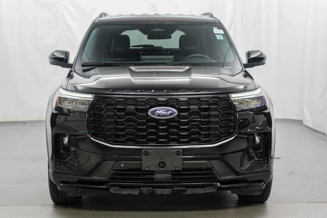 Certified 2025 Ford Explorer ST-Line AWD/4WD image 3