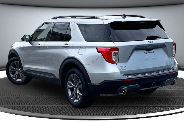 Certified 2023 Ford Explorer XLT w/ Equipment Group 202A AWD/4WD image 4
