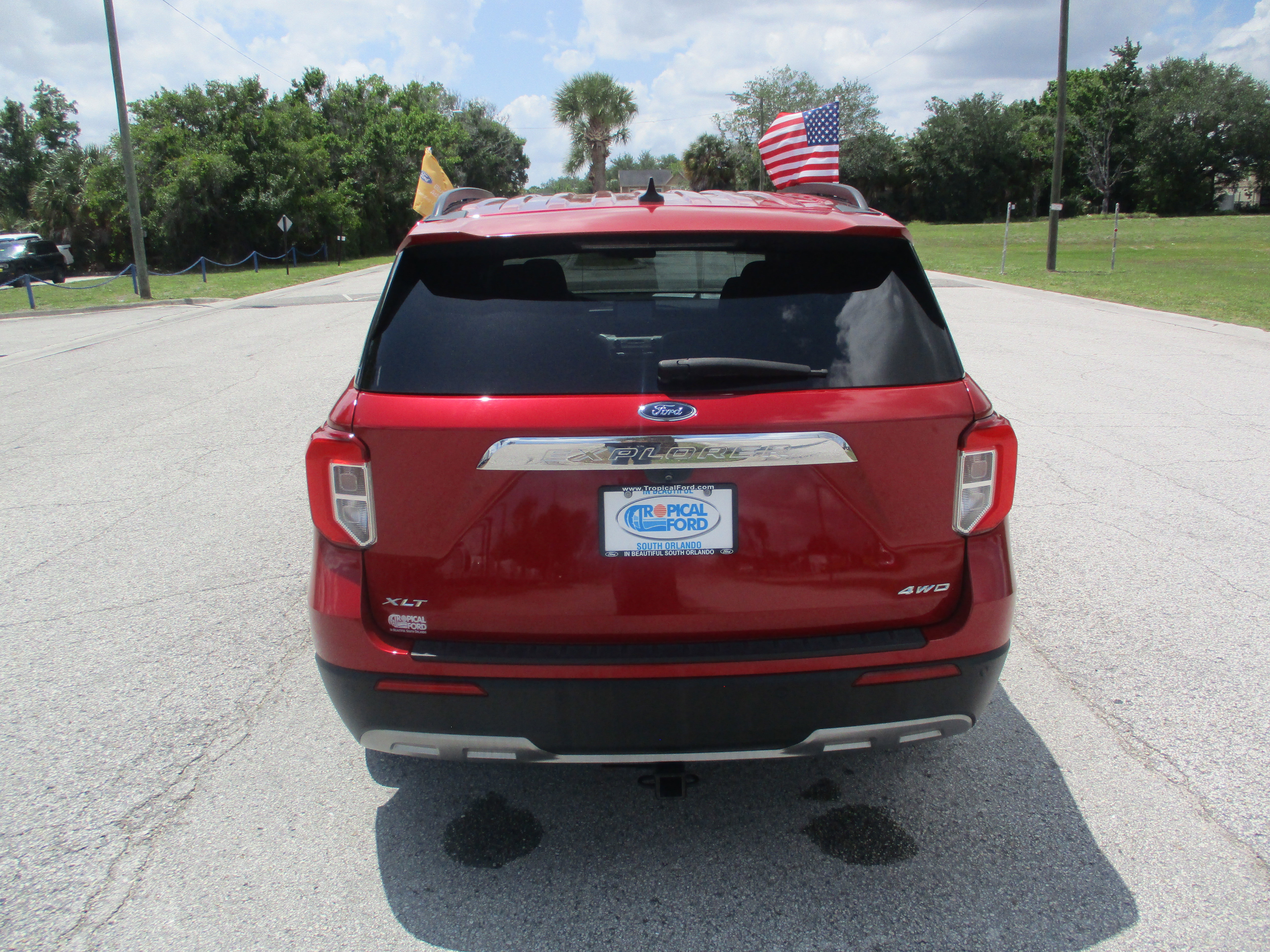 Certified 2022 Ford Explorer XLT w/ Equipment Group 202A AWD/4WD image 6