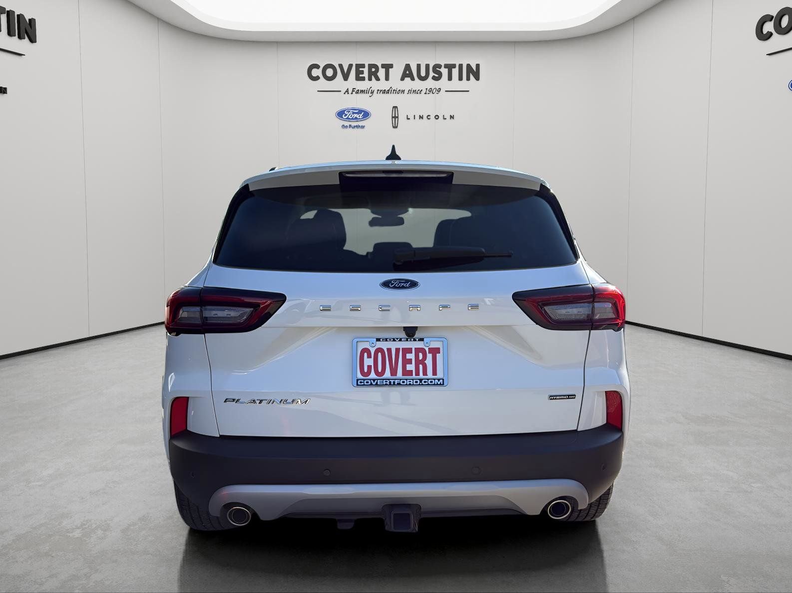 Certified 2025 Ford Escape Platinum w/ Class II Trailer Tow Package image 4