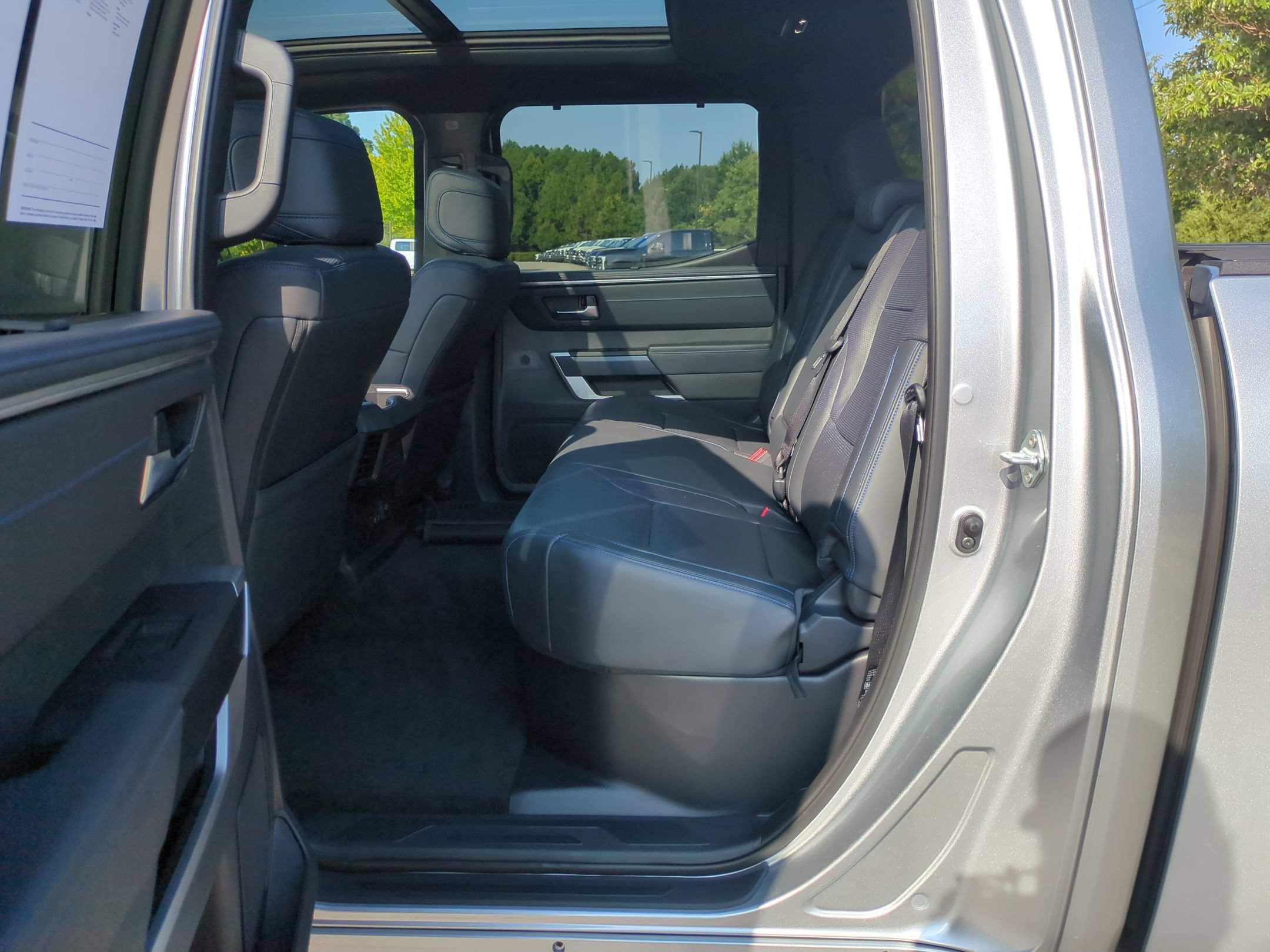 Used 2025 Toyota Tundra Platinum w/ TRD Off-Road Package AWD/4WD image 30