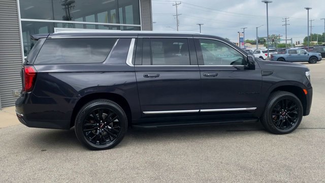 Used 2024 GMC Yukon XL SLT w/ SLT Luxury Package AWD/4WD image 2