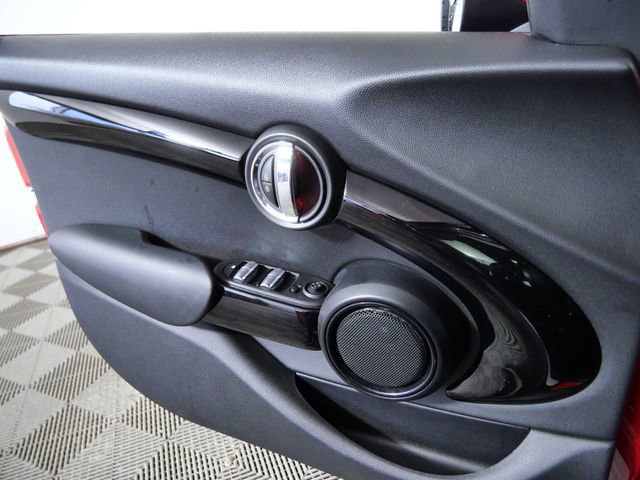 Used 2019 MINI Cooper 4-Door Hardtop image 25
