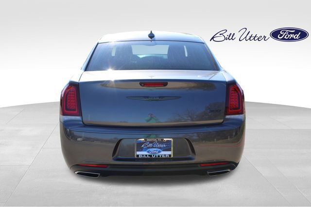 Used 2023 Chrysler 300 Touring w/ Sport Appearance Package image 4