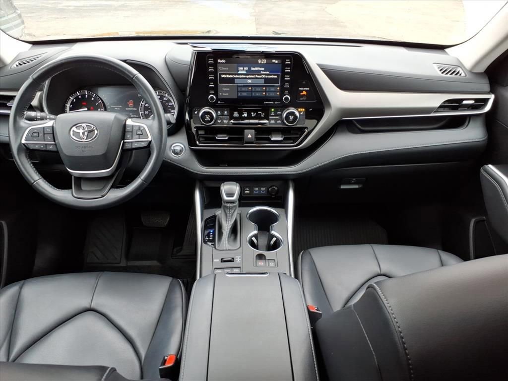 Used 2022 Toyota Highlander XLE image 7