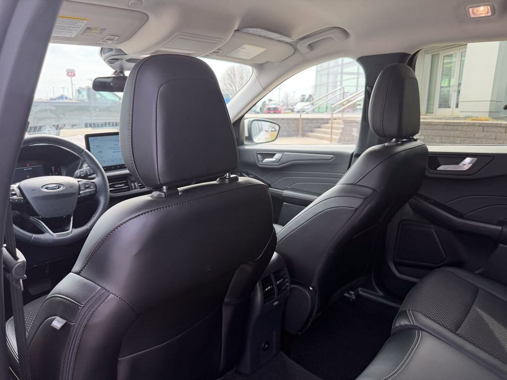 Certified 2025 Ford Escape SE image 13
