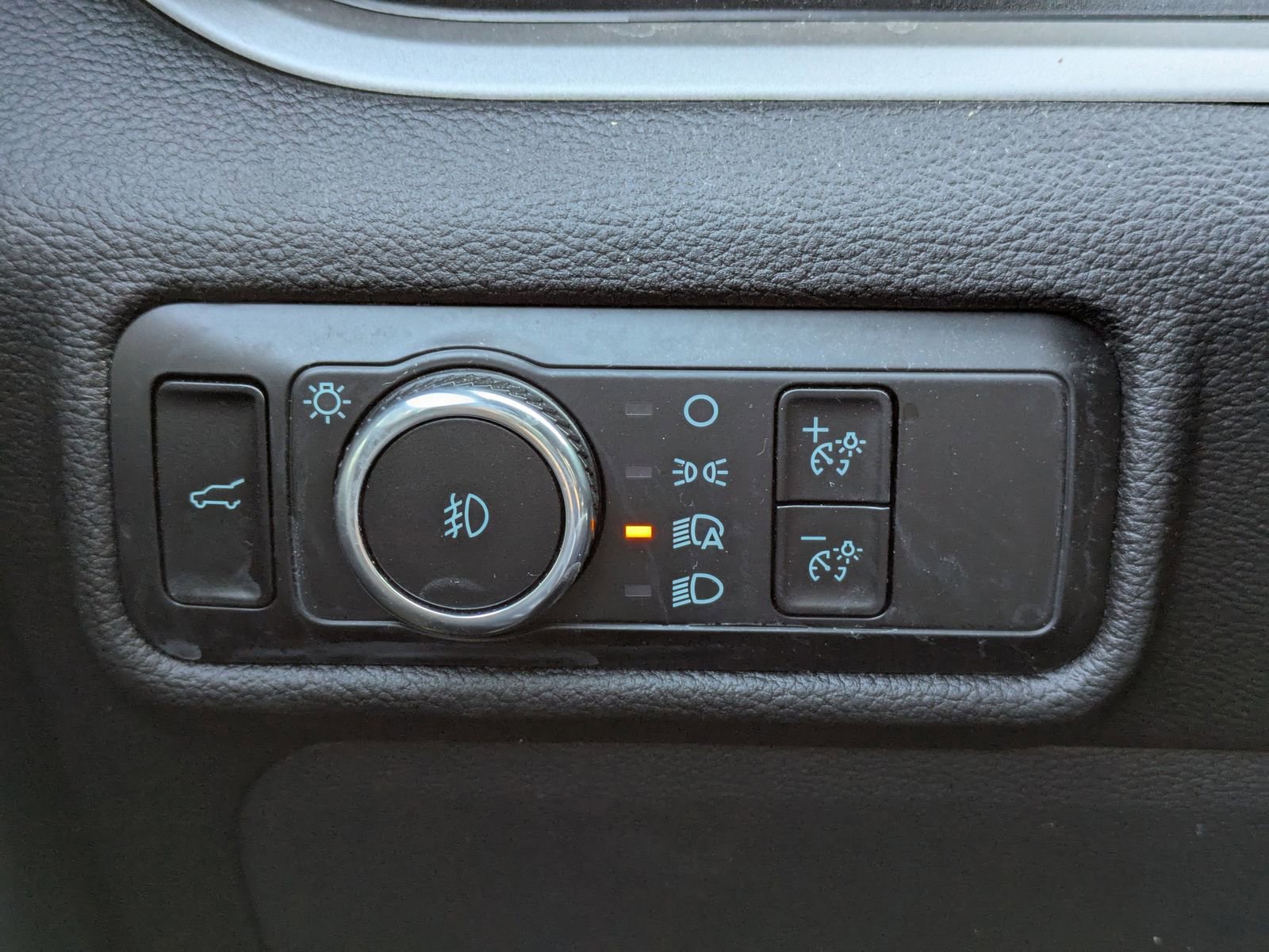 Certified 2023 Ford Explorer XLT w/ Equipment Group 202A image 27