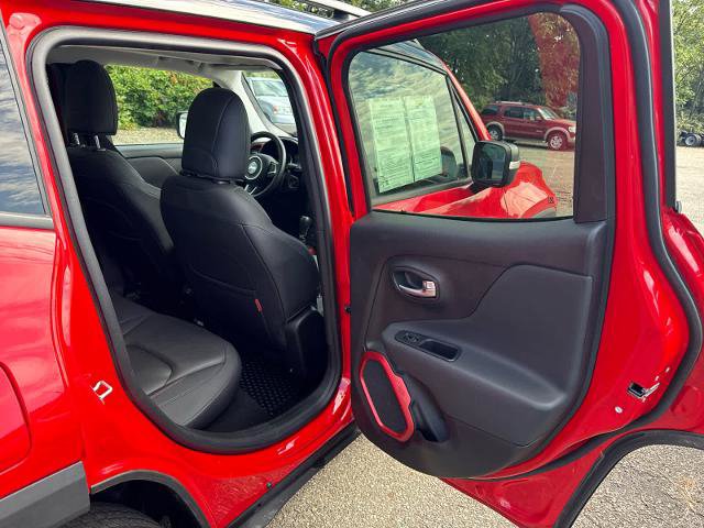 Used 2018 Jeep Renegade Trailhawk AWD/4WD image 8