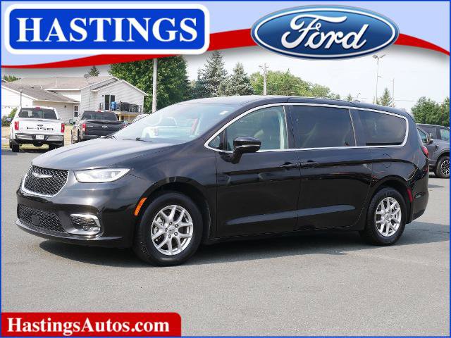 Used 2024 Chrysler Pacifica Touring-L FWD image 1