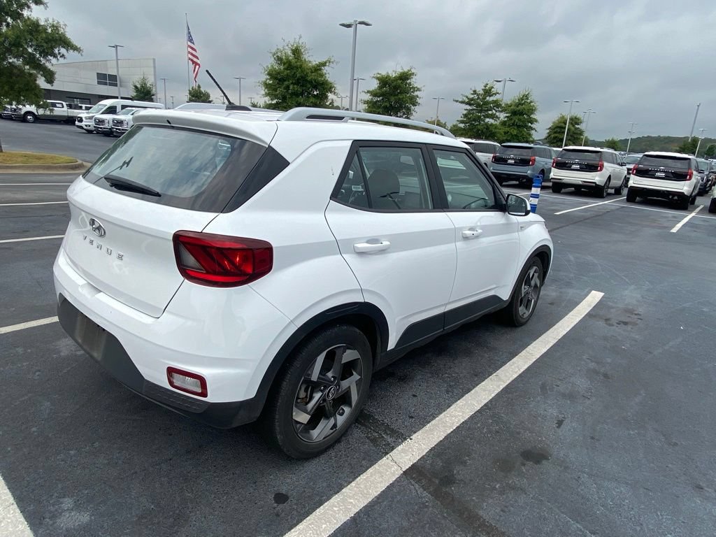 Used 2025 Hyundai Venue SEL FWD image 7