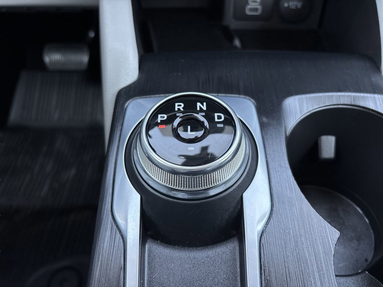 Certified 2025 Ford Escape Platinum image 32