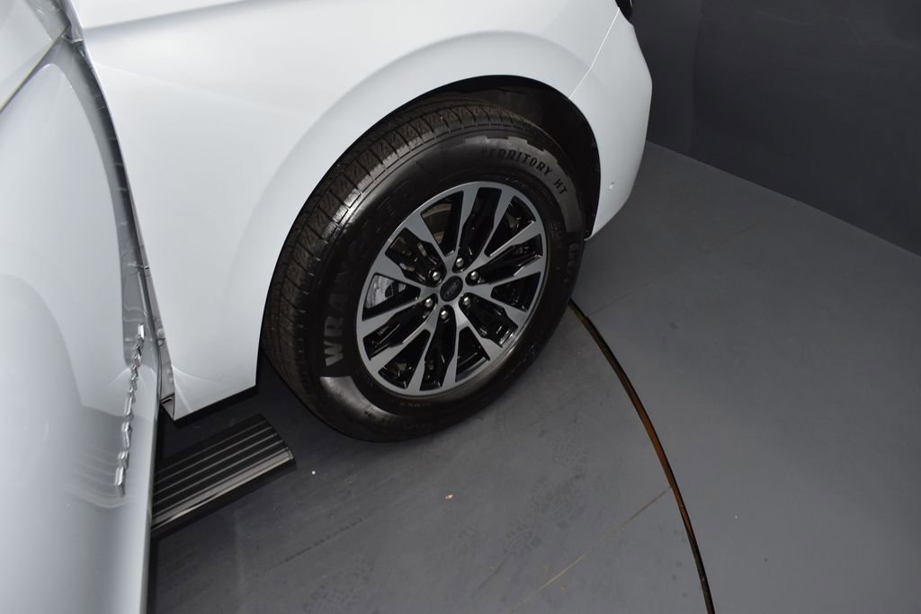 Certified 2025 Ford Expedition Platinum AWD/4WD image 30