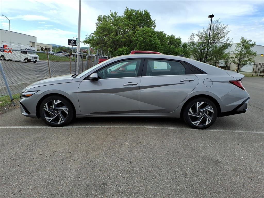 Used 2025 Hyundai Elantra Limited FWD video 2