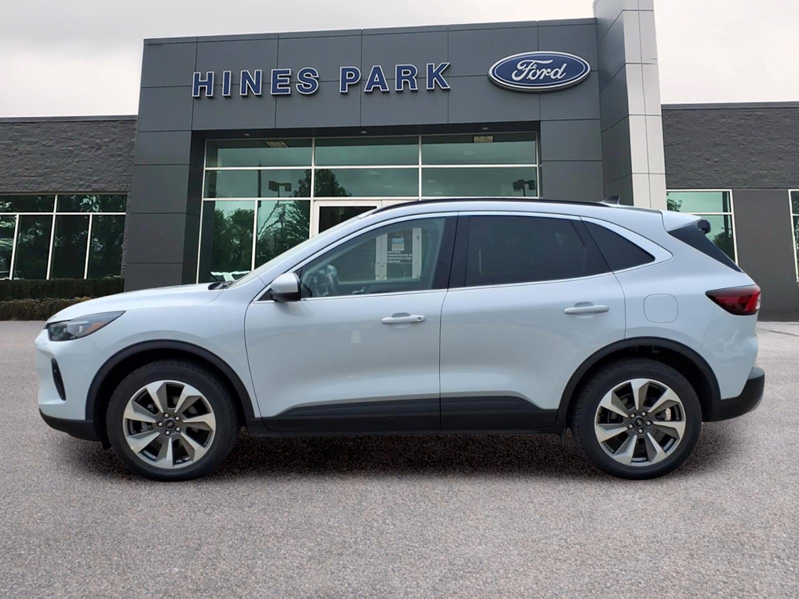 Certified 2025 Ford Escape Platinum AWD/4WD image 4