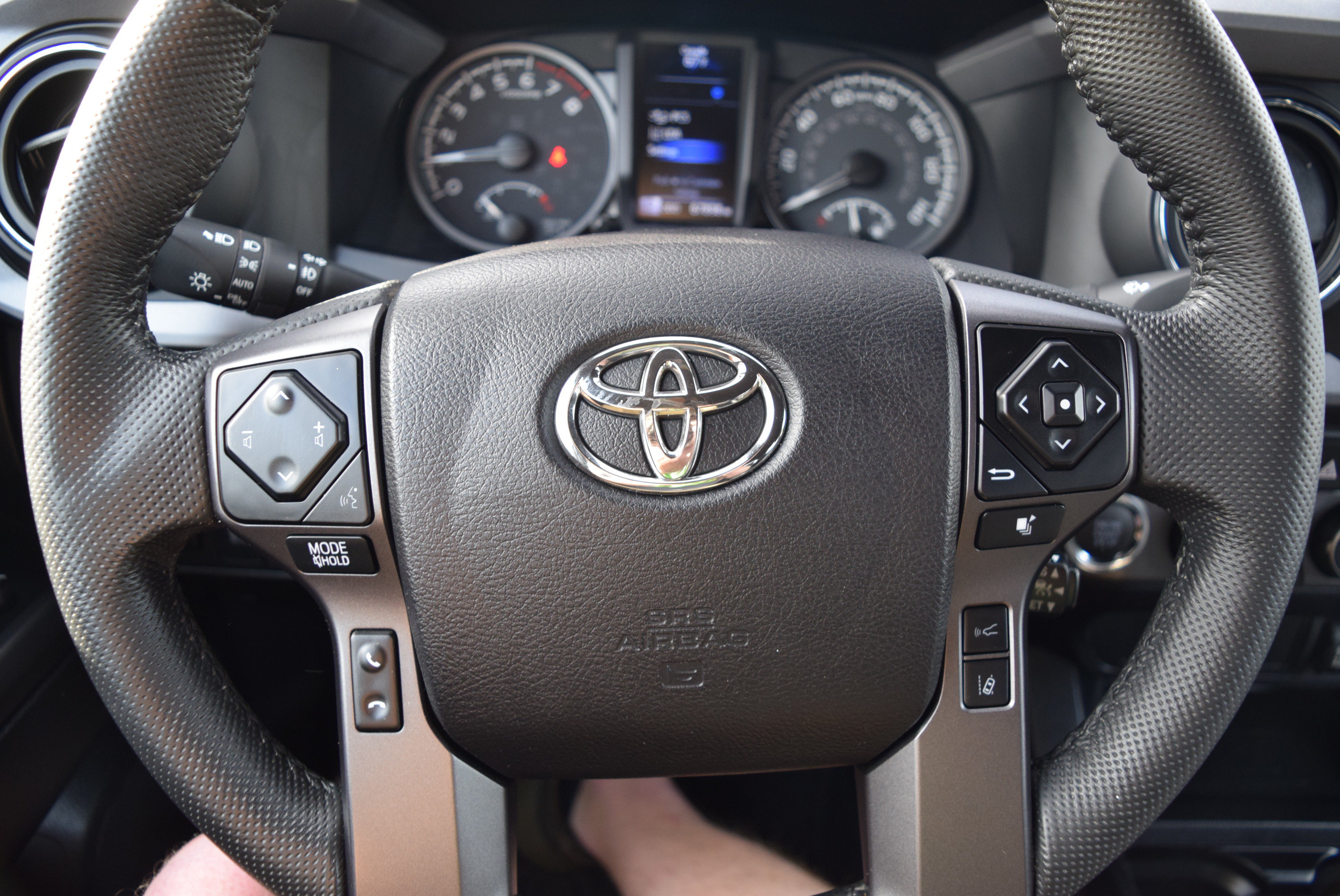 Used 2022 Toyota Tacoma TRD Off-Road AWD/4WD image 13