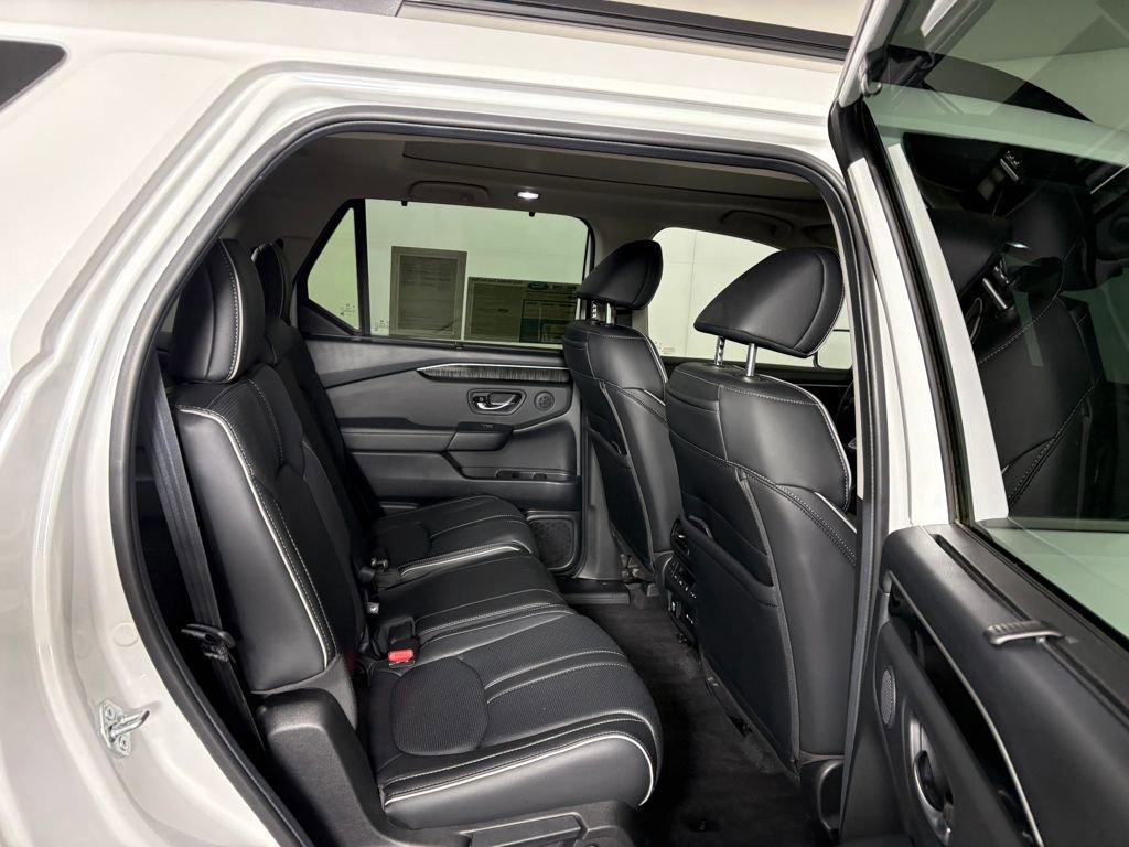 Used 2025 Honda Pilot Elite image 37