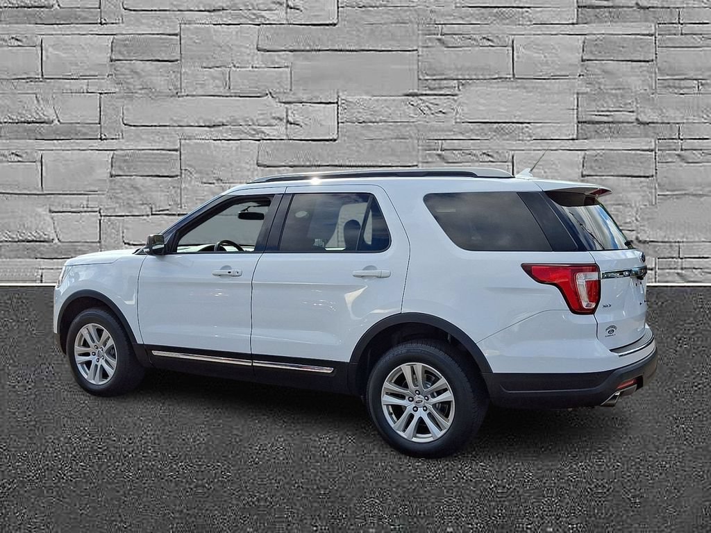 Certified 2018 Ford Explorer XLT w/ Equipment Group 201A AWD/4WD image 7