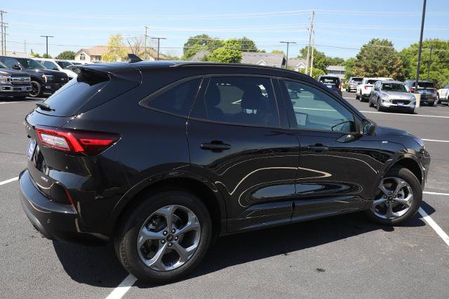 Certified 2023 Ford Escape ST-Line w/ Tech Pack #1 AWD/4WD image 9