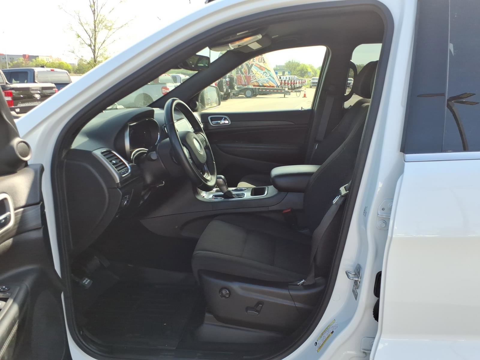 Used 2022 Jeep Grand Cherokee Laredo E RWD image 6