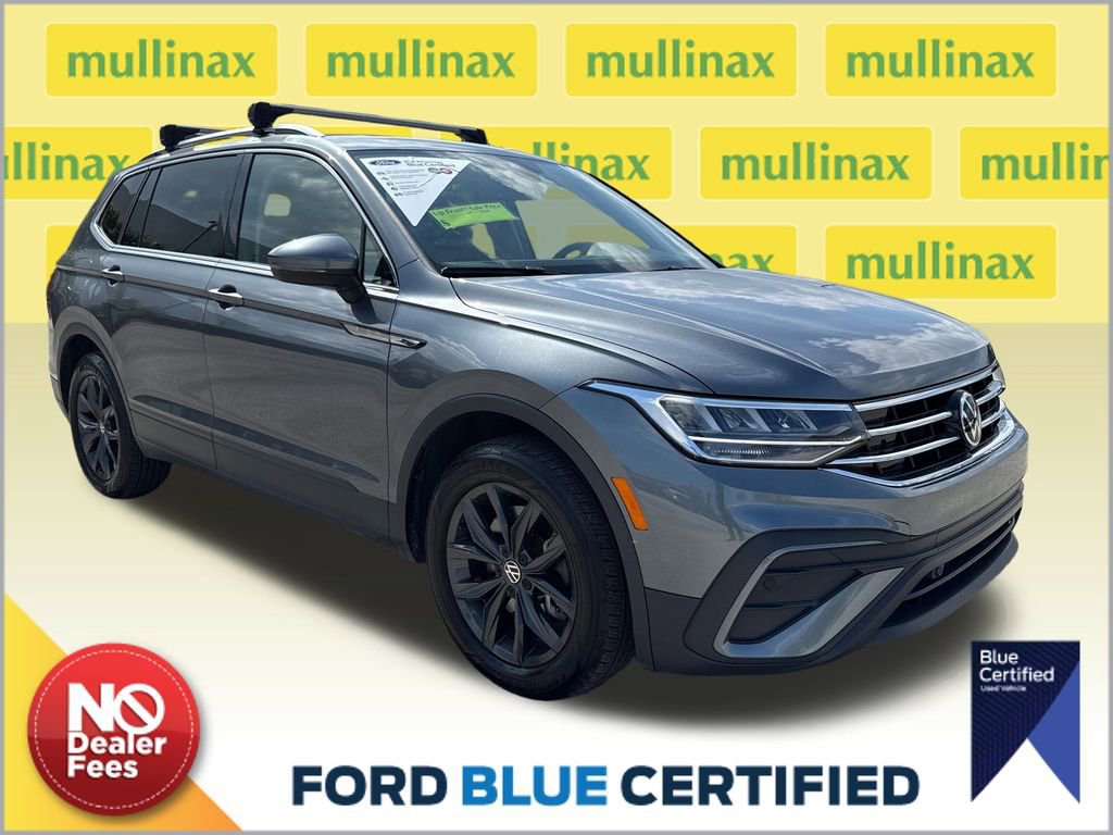 Used 2024 Volkswagen Tiguan SE w/ Panoramic Sunroof Package image 1