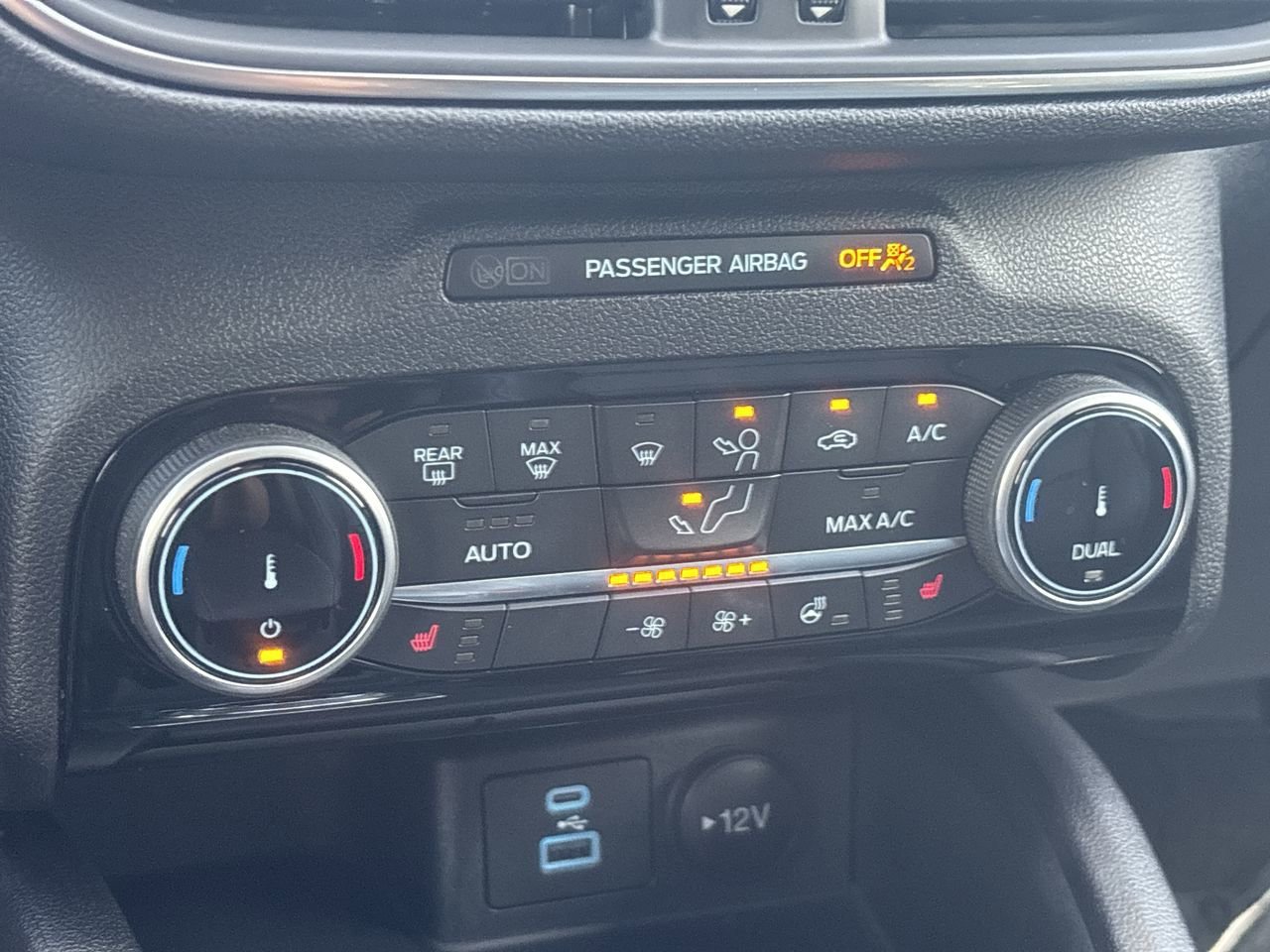 Certified 2022 Ford Escape Titanium image 24