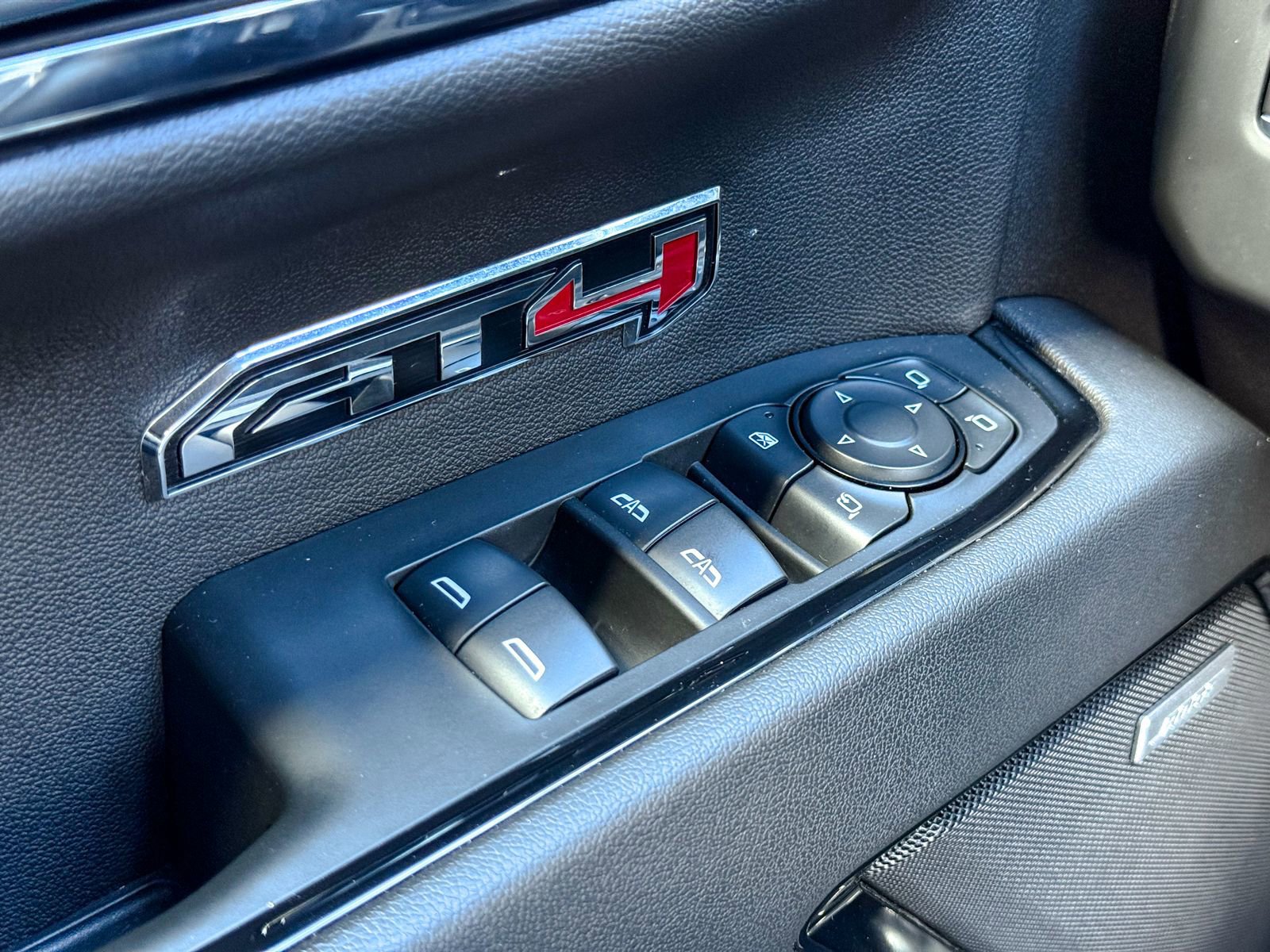 Used 2024 GMC Sierra 1500 AT4 w/ Technology Package image 30