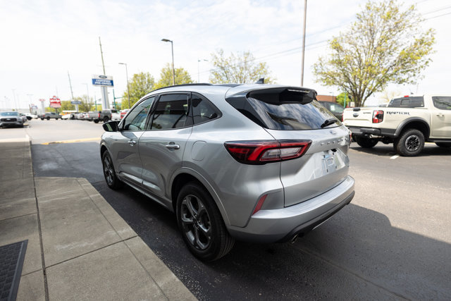 Certified 2023 Ford Escape ST-Line Select AWD/4WD image 5