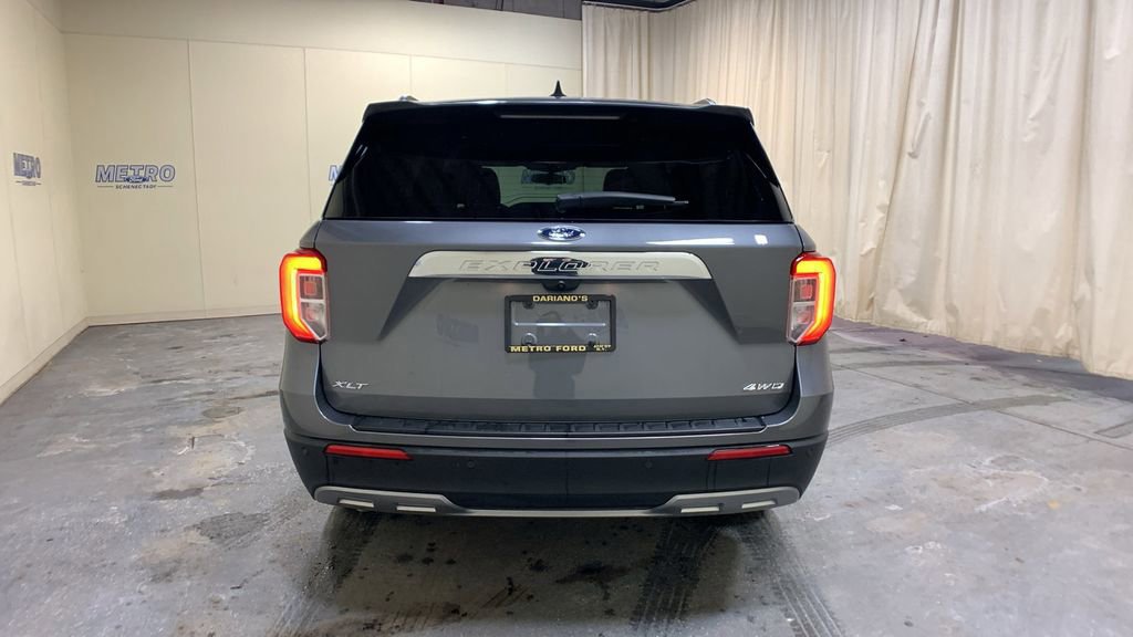 Certified 2022 Ford Explorer XLT w/ Equipment Group 202A image 5