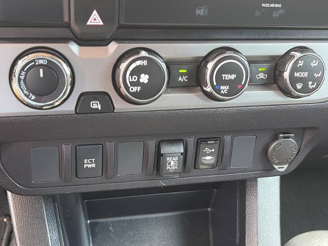 Used 2019 Toyota Tacoma SR5 AWD/4WD image 14