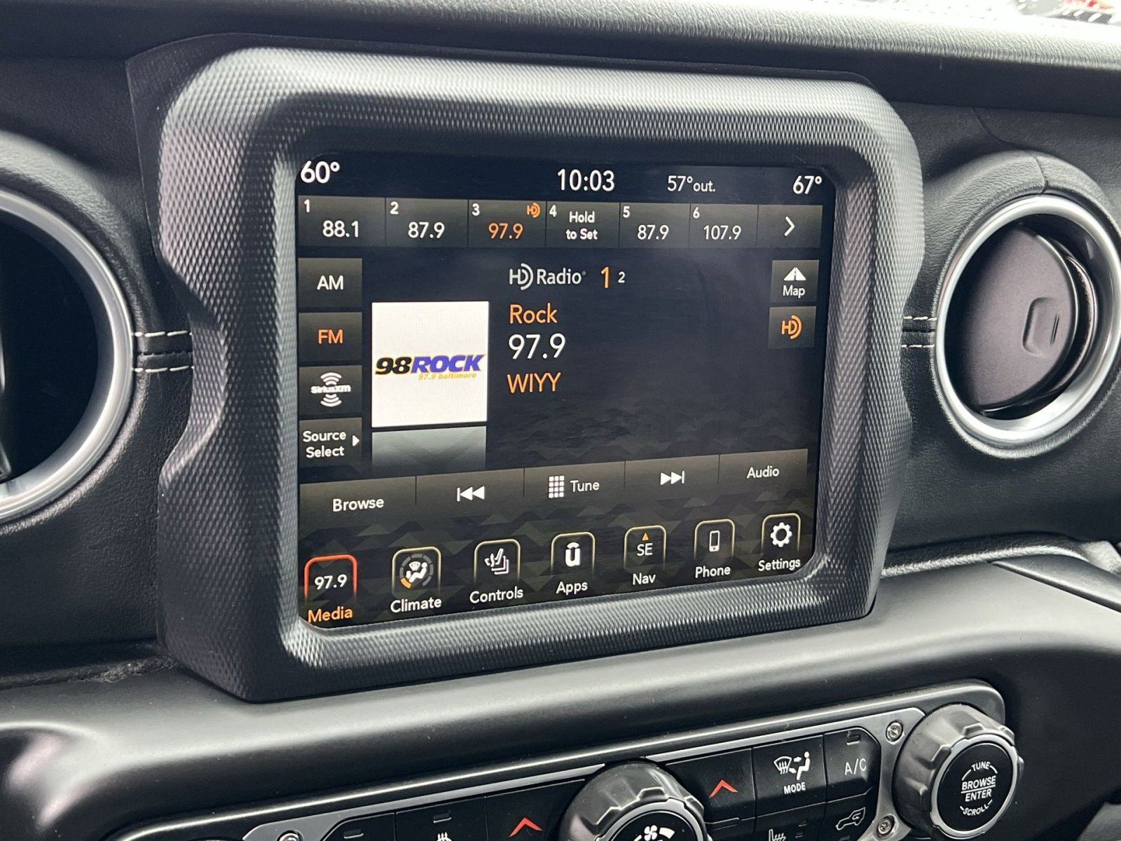 Used 2018 Jeep Wrangler Unlimited Sahara image 18