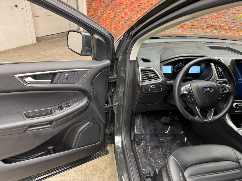 Certified 2022 Ford Edge SEL w/ Convenience Package AWD/4WD image 9